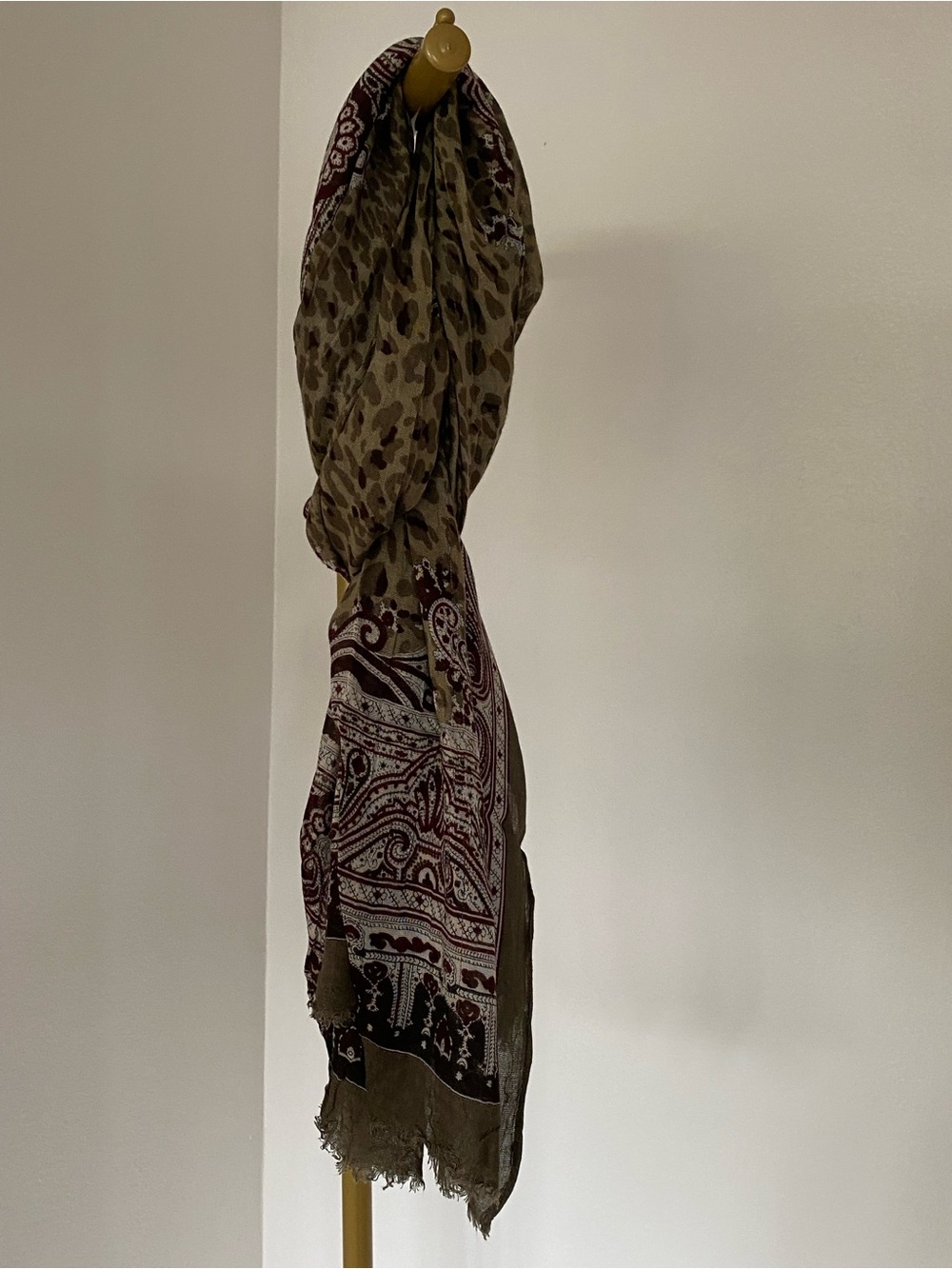 Massimo Dutti Leopard Paisley Print Lightweight Scarf - Picture 2 of 11